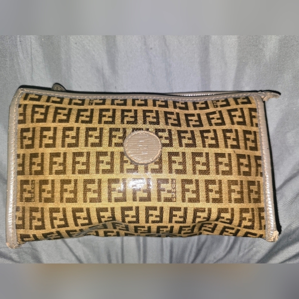 1980s Vintage Fendi Brown and Tan Monogram Clutch In Overall Great Condition - Picture 8 of 11